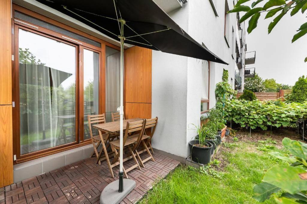 Luxury Garden Apartment